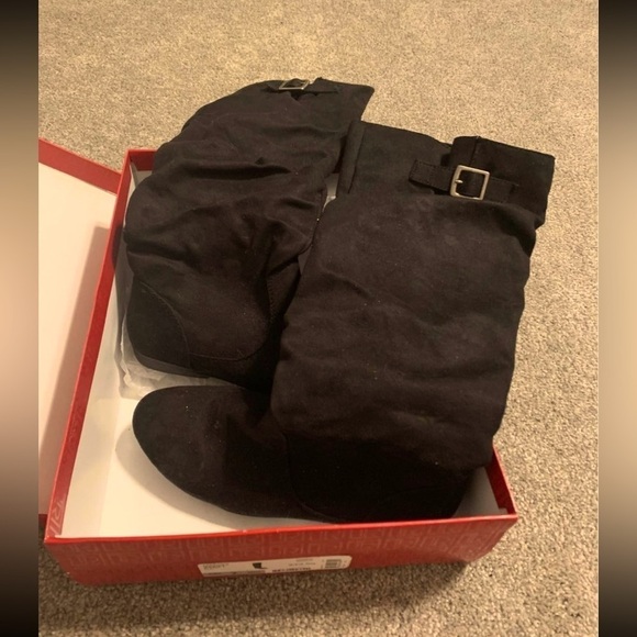 Trend report Womens black Suede boots - Picture 1 of 5